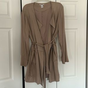 Bar III belted tie waist light jacket like new